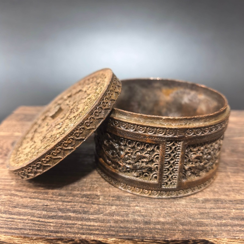 Vintage Collectible Jewelry - Scatola Portagioie in Metallo Intagliato Stile